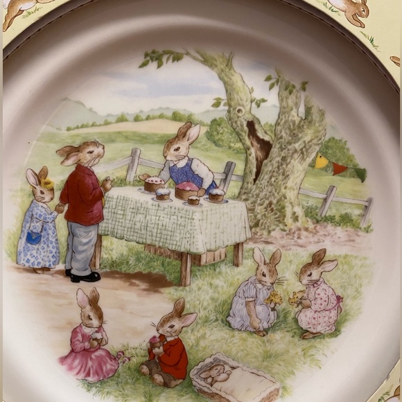 Vintage Royal Doulton Bunnykins 3 piece set of Bone China box. - Picture 6 of 8